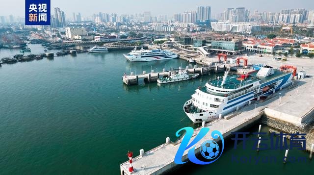 广西万吨级客滚船开往新海港